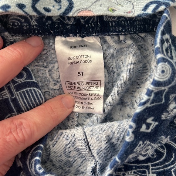 Size 5T Cocomelon 2 sets The Wheels On The Bus Pajamas sets - Picture 4 of 10